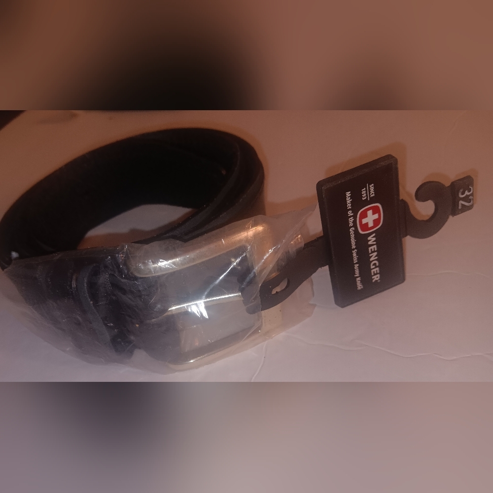 MEN'S SWISS ARMY LEATHER BELT,SIZE 32 BLACK SWISS ARMY LEATHER BELT…